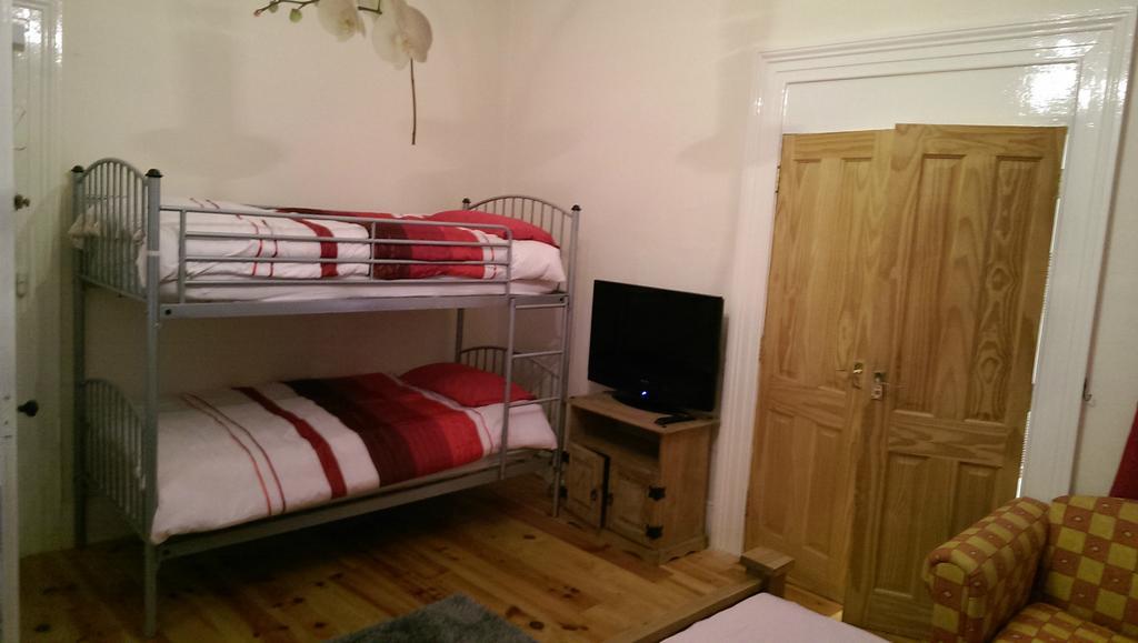 Clarmont Guest House Portrush Bagian luar foto