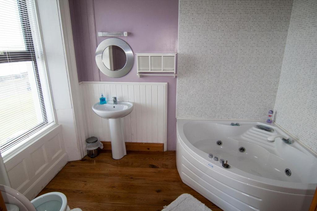 Clarmont Guest House Portrush Bagian luar foto